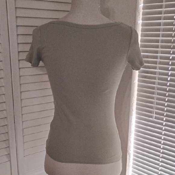 Hollister Olive Short Sleeve V-Neck Top - Picture 4 of 5